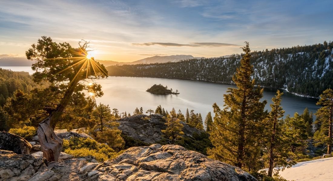 Lever du soleil à Emerald Bay au Lac Tahoe