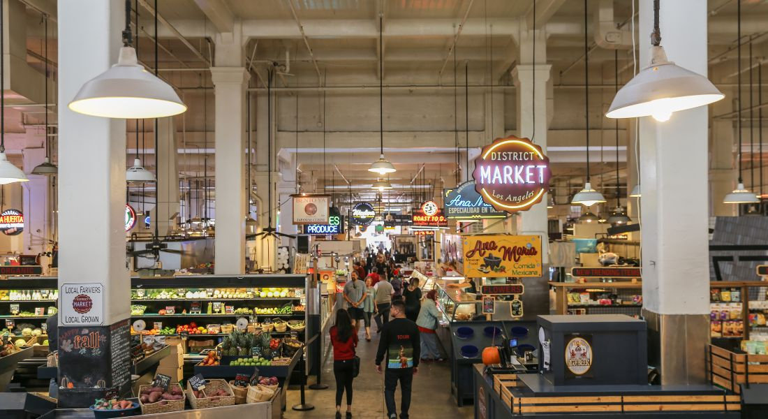 Grand Central Market à Los Angeles Les allées du marché Grand Central Market à Los Angeles