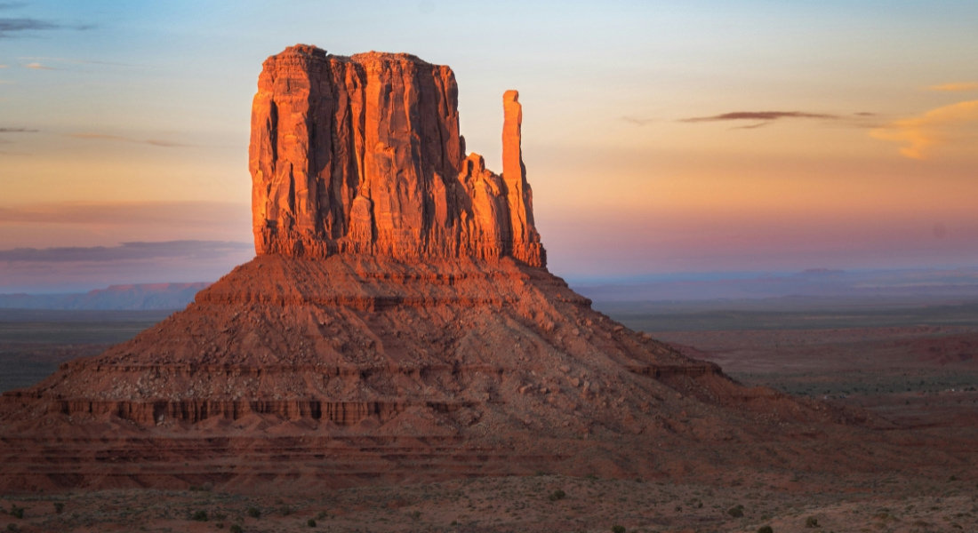 Voyage aventure Ouest USA Vue sur Monument Valley à la tombée du jour