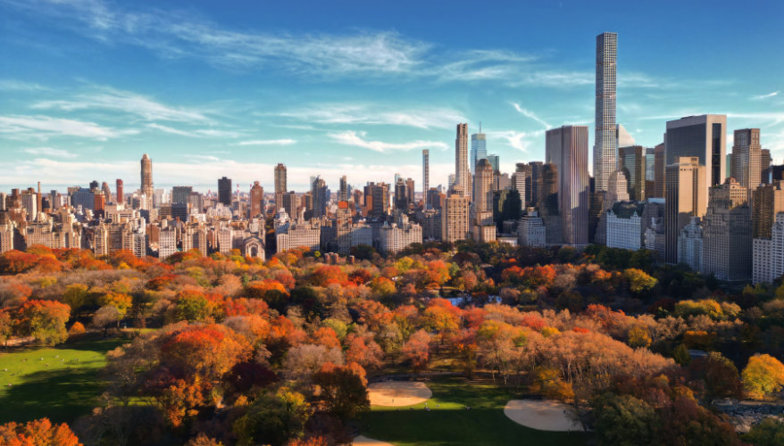 New York en automne Central Park en automne avec les gratte-ciel de New York