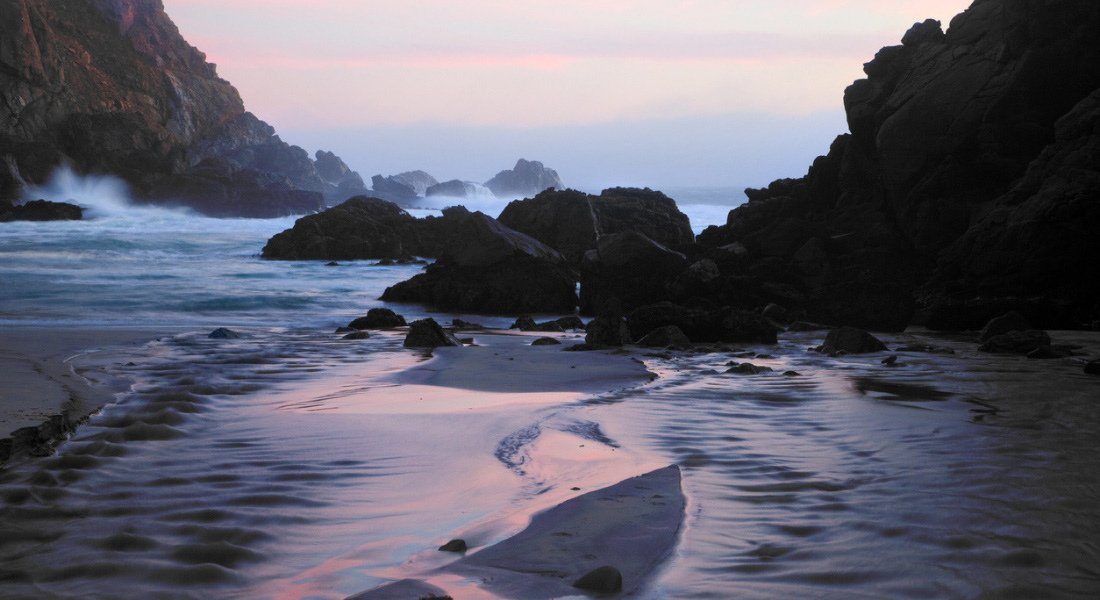Sable mauve de la plage Pfeiffer 