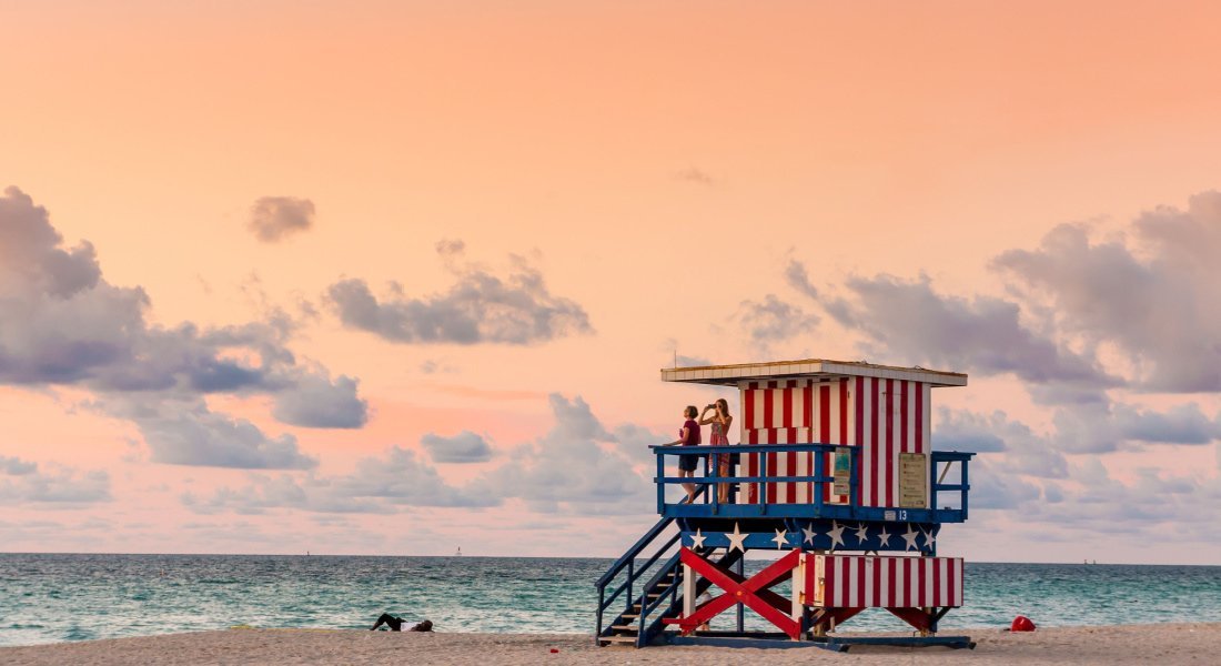 @f11photo - Shutterstock_210080350 Plage Miami au coucher du soleil