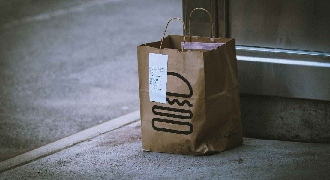 Tipping custom in the USA Food delivery bag in America