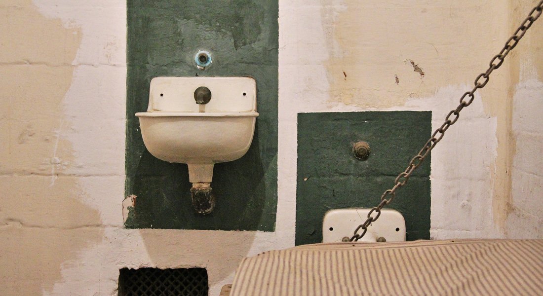 visite prison alcatraz cellule intérieur