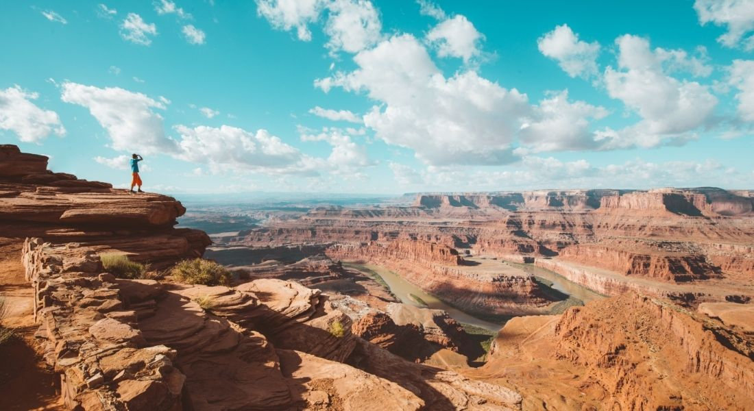 Visiter Dead Horse Point State Park Randonneur en haut de la mesa à Dead Horse Point