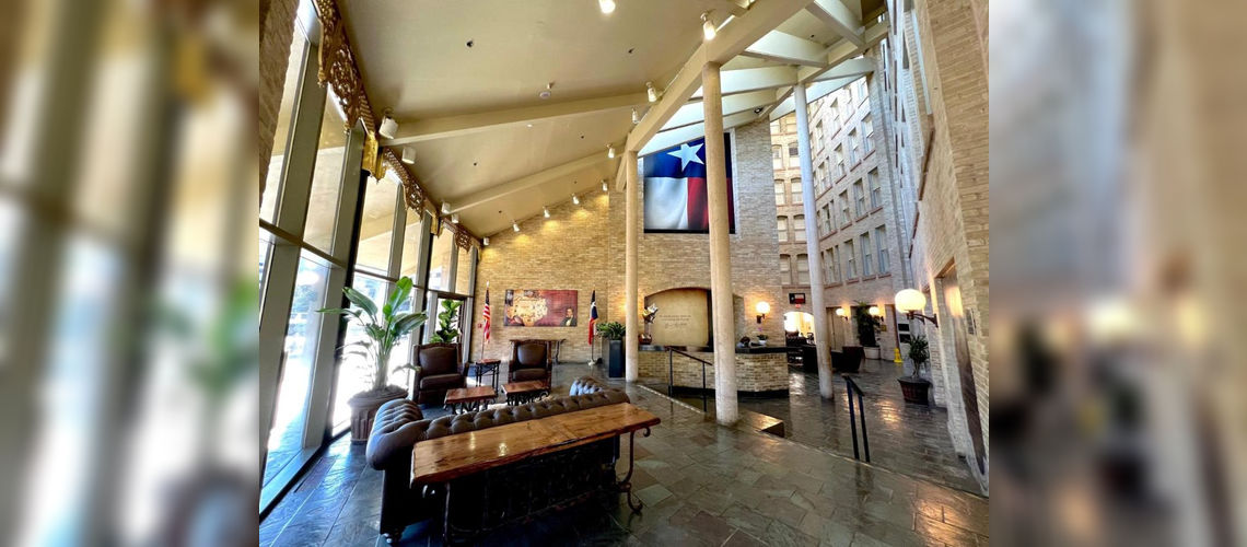 Crockett Hotel, lobby