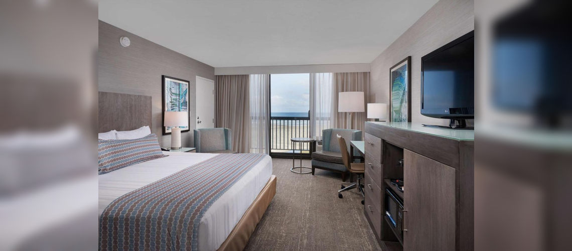 Room with one King bed