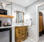 Big Texan Motel, bathroom