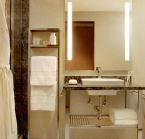 Moonrise Hotel, bathroom