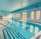 Glacier House Lodge - Swimming pool