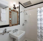 Hotel El Rancho, bathroom