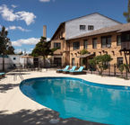 Hotel El Rancho, the swimming pool