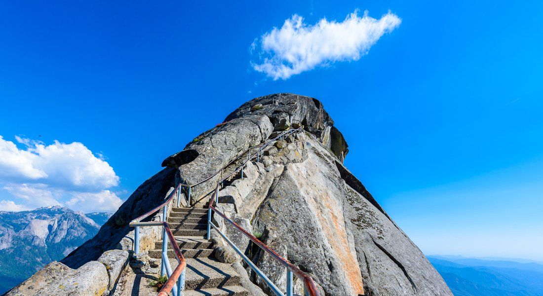 @Simon Dannhauer - shutterstock_762266632 Moro Rock hike, Sequoia National Park