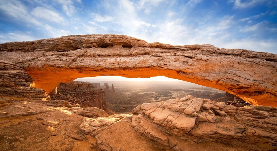istock_182428865 @ kjschoen Arch in Canyonlands park