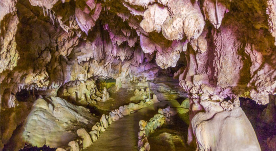 @travelview - shutterstock_1168646440 Crystal Cave in Sequoia National Park