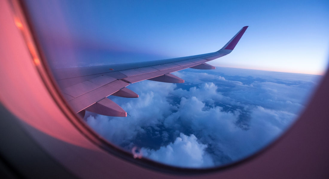 Meilleur itinéraire de 2 semaines dans L'ouest américain Vue des nuages à bord d'un avion