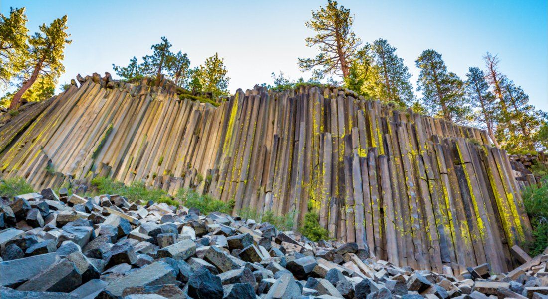 @ Png Studio Photography - shutterstock_1886057347 Devil Postpile near Mammoth Lakes