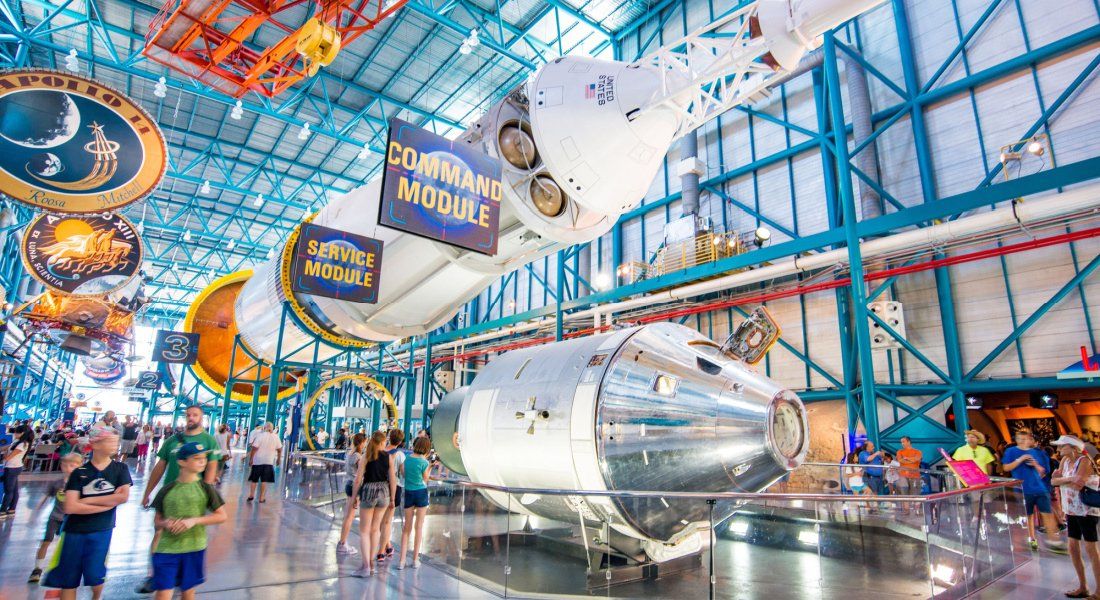 @NaughtyNut - Shutterstock_619997231 Famille au Kennedy Space Center