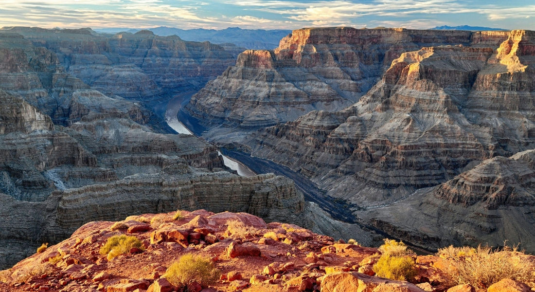 Visiter le Grand Canyon Vue du Grand Canyon un après-midi ensoleillé