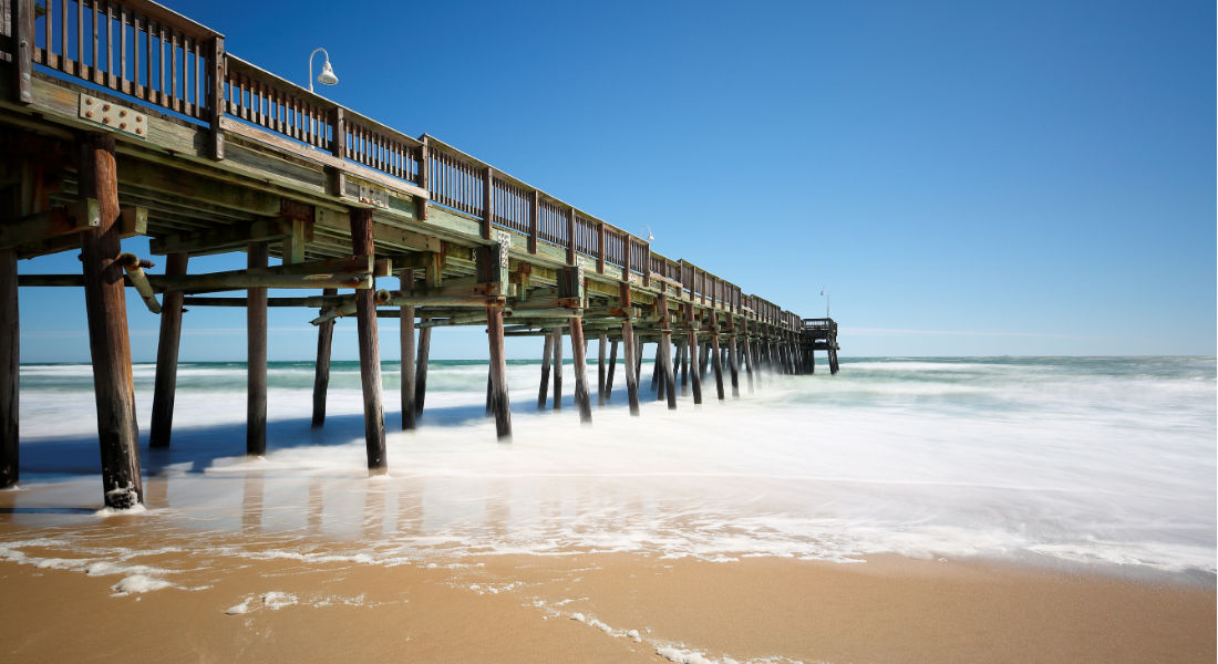 Plus belle plage de la cote est americaine Jetée en bois s'avançant sur l'océan
