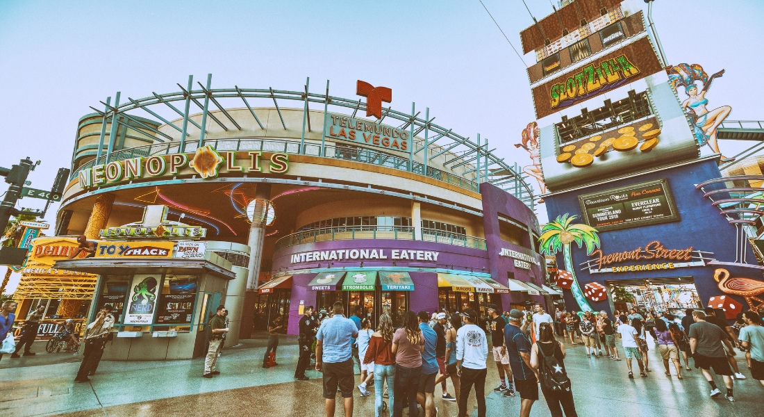 Road trip Ouest américain Vue du début de Fremont Street à Las Vegas