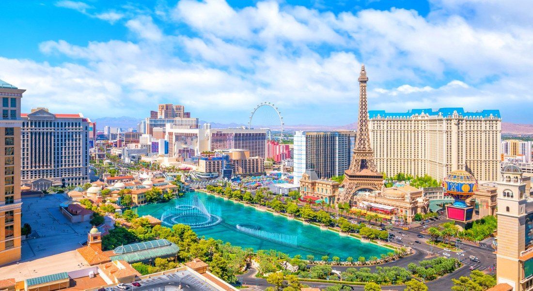 iStock-989110990 @f11photo Las Vegas lduring an American West tour