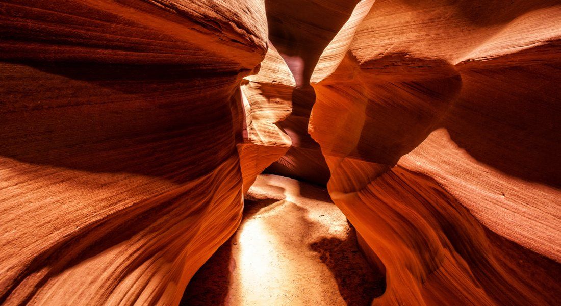 Antilope canyon L'étroit sentier de Lower Antelope Canyon