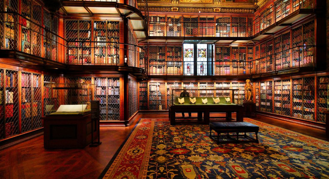 Morgan Library and Museum à NYC Salle de lecture d'une bibliothèque avec des livres anciens