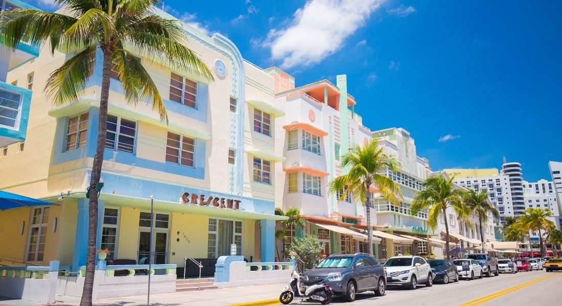 @Mia2you - shutterstock_1079850542 Ocean Drive Street et ses hôtels Art déco aux couleurs pastel à Miami