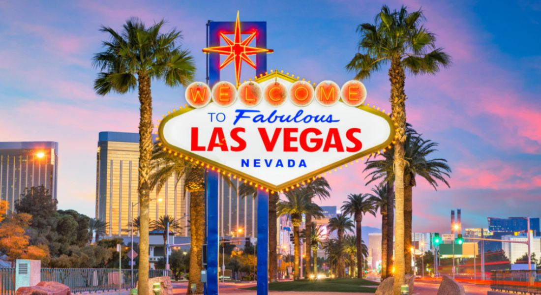 Panneau Las Vegas Le célèbre panneau « Welcome To Fabulous Las Vegas » au coucher du soleil