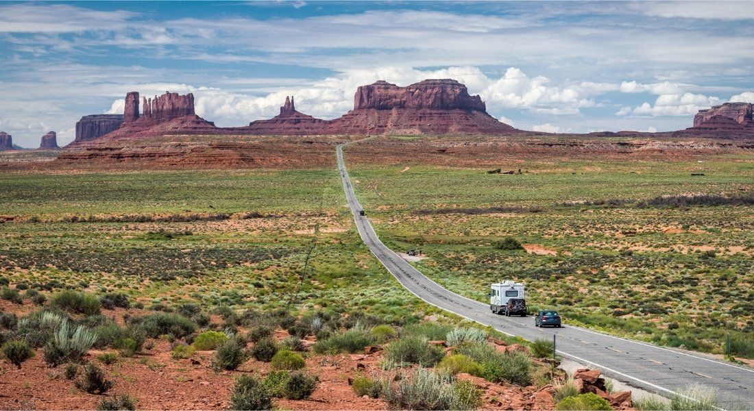 camping-car sur la Monument Valley Scenic Drive