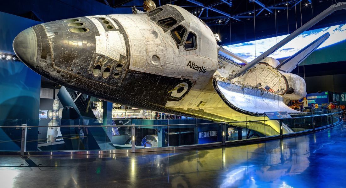 @Allard One - shutterstock_1141345862 Présentation du Space Shuttle Atlantis au Kennedy Space Center de Cape Canaveral en Floride