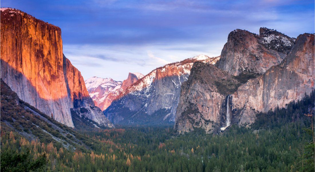 @Dan Sedran - shutterstock_385949527 Iconic view of Yosemite Valley