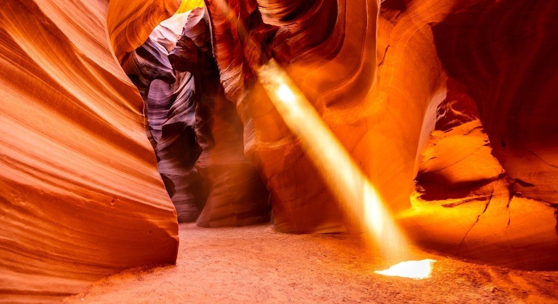 @Vichie81 Light beam shining into Upper Antelope Canyon