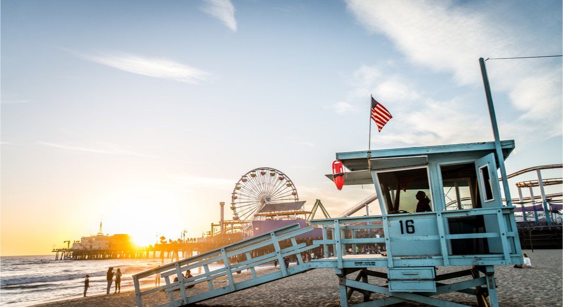 @oneinchpunch - shutterstock_1150372625 View of the Santa Monica Pier from Venice Beach